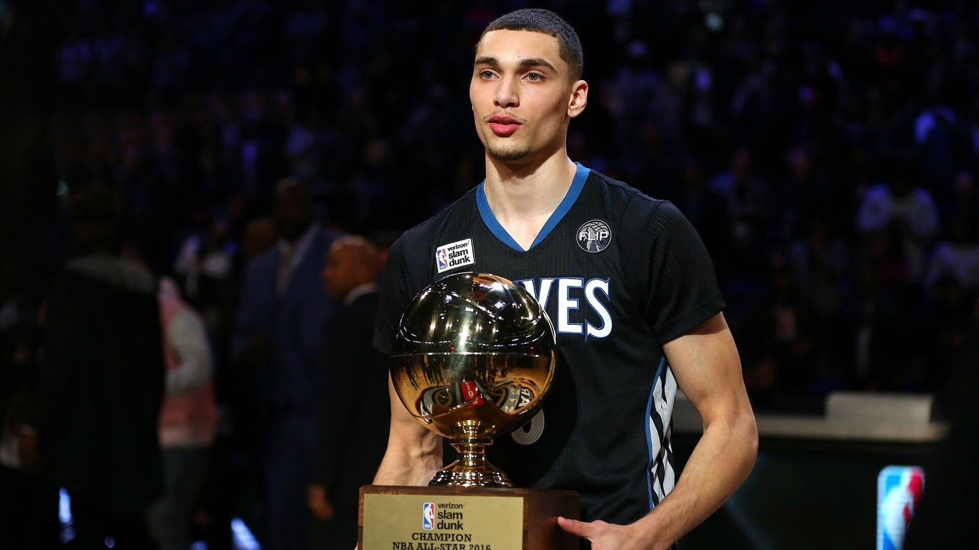 天山脚下燃起迈阿密之火，詹姆斯率队点燃新疆赛场